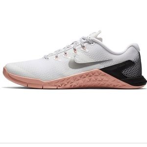 Nike Metcon 4 light pink & black
